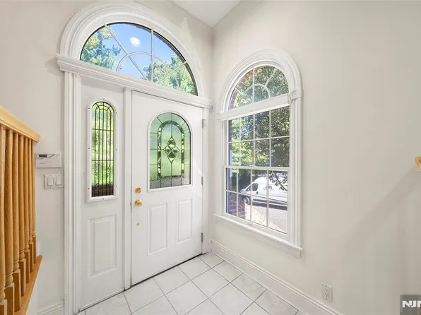 139 Stonegate Trl, Cresskill, NJ 07626
