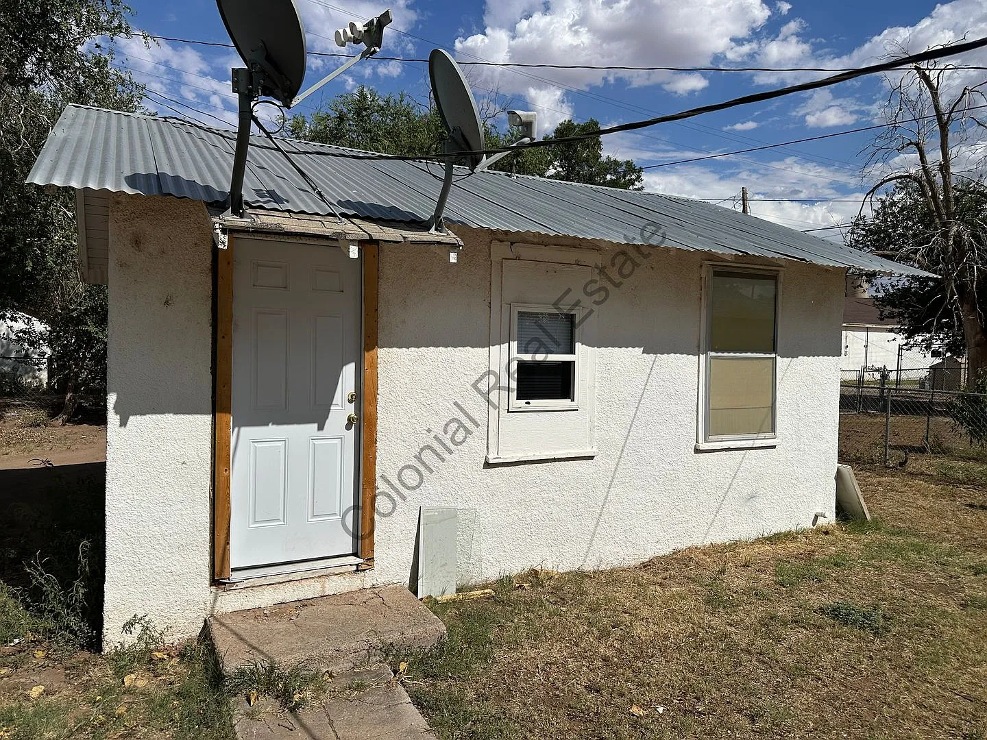 Cute and efficient studio style house for rent! All bills paid! — Photo 1