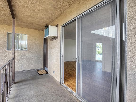 3rd image of 1213 Lyndon St #3