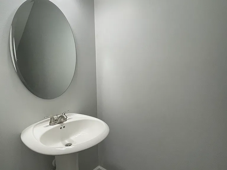1605 Villa Cir — Photo 7