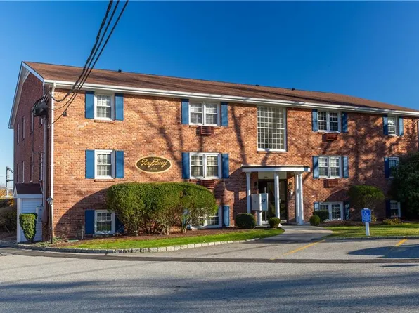 4080 Post Rd APT 10, Warwick, RI 02886