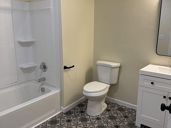 3rd image of 135 N 4th Ave #1