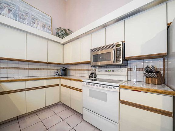 5th image of 1210 Summit Place Cir APT C