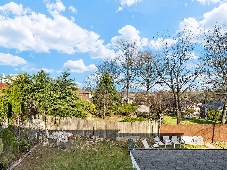 360 Gorge Rd #2 — Photo 19