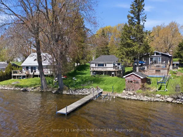 1051 Lakeside Dr, Prince Edward County, ON K0K 1T0