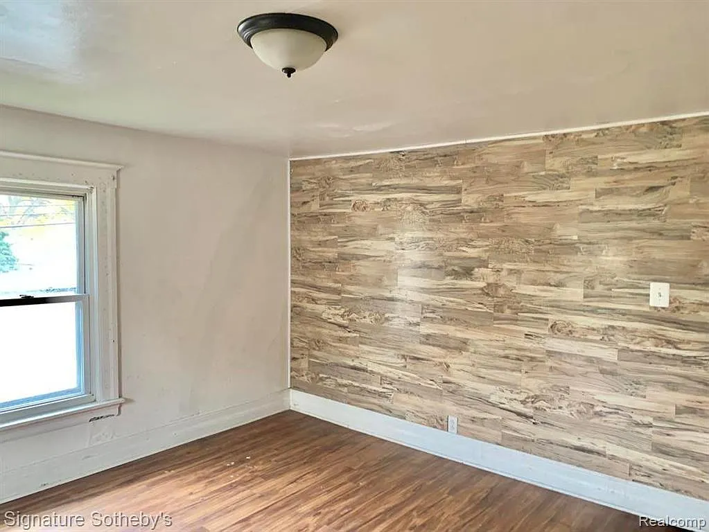 5 bed, 2.5 bath, 1680 sqft, $2,480 — Photo 3