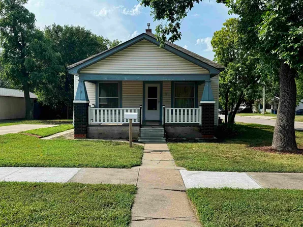 131 SW 5th St, Newton, KS 67114