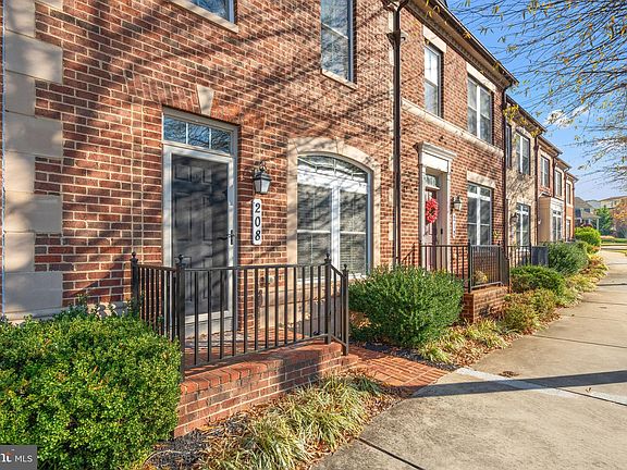2nd image of 208 Parkview Ave