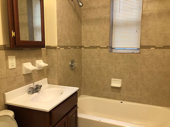 5th image of 11-13 Gifford Ave #36E