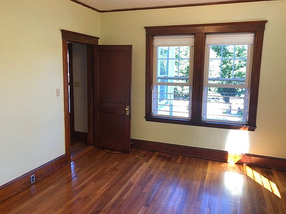 4th image of 15 Mount Ash Rd #2