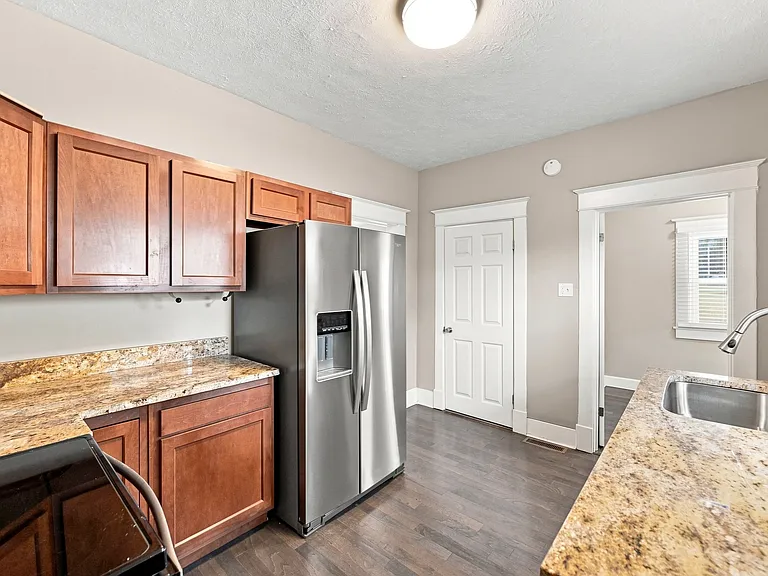 2942 Macpherson Ave — Photo 8