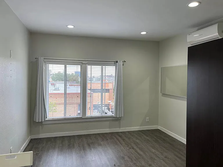 202 W Grand Ave #1 — Photo 17