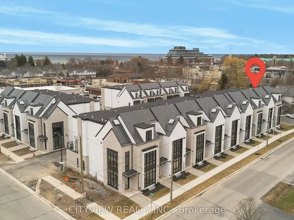 2284 Sovereign St, Oakville, ON L6L 1L5