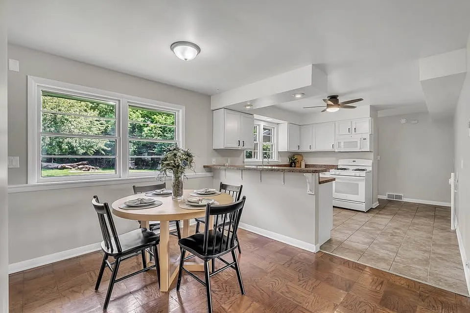 3 bed, 1312 sqft, $1,600 — Photo 4