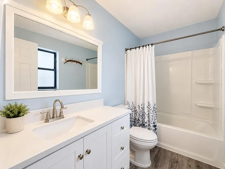 342 NW Curtis St — Photo 13