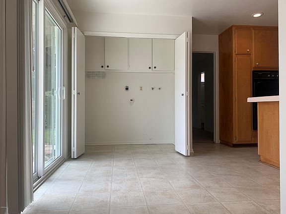 4th image of 74 N Calle Vis