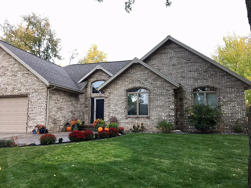 219 Engelhardt Dr photo 1