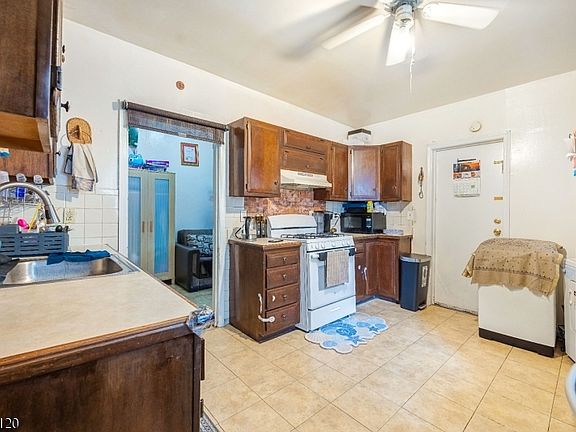 5th image of 384 Getty Ave
