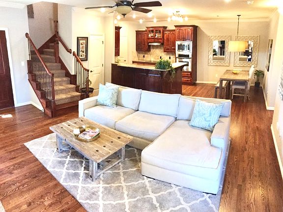 2nd image of 6 W Prairie Dunes Ct