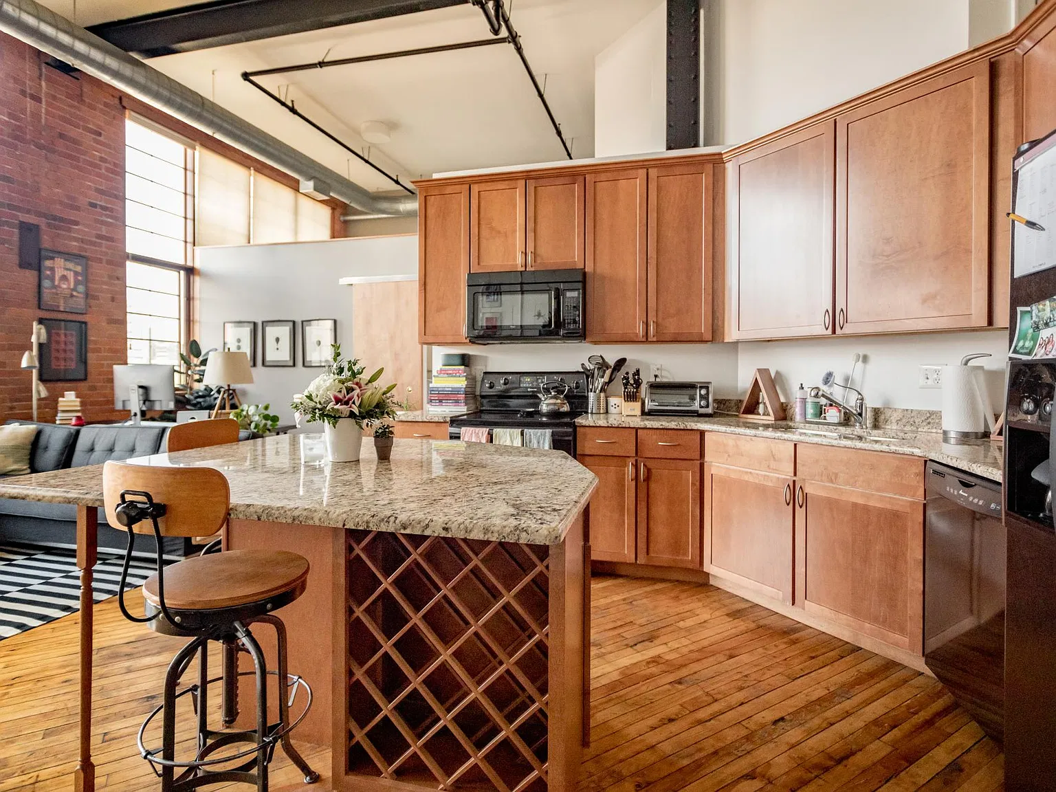 1 bed, 876 sqft, $2,500 — Photo 2