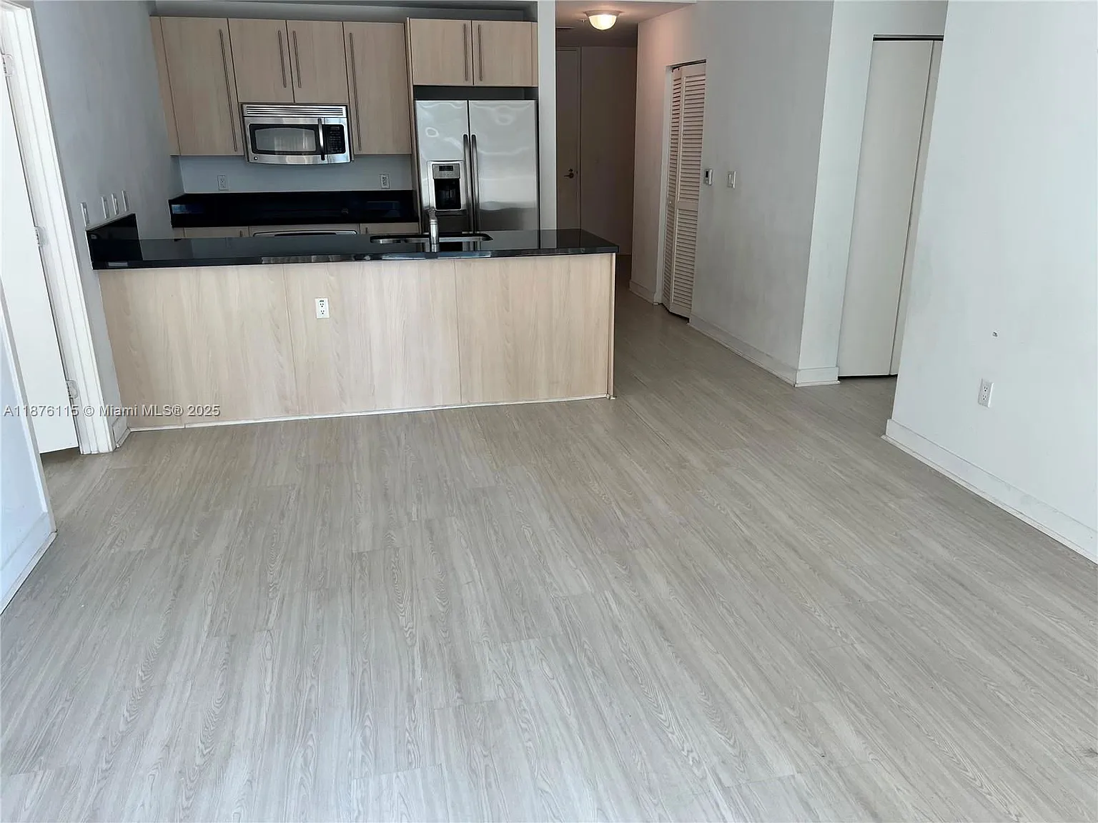 2 bed, 2.0 bath, 1102 sqft, $3,600 — Photo 2