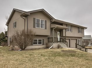 21785 Quail Dr, Gretna, NE 68028