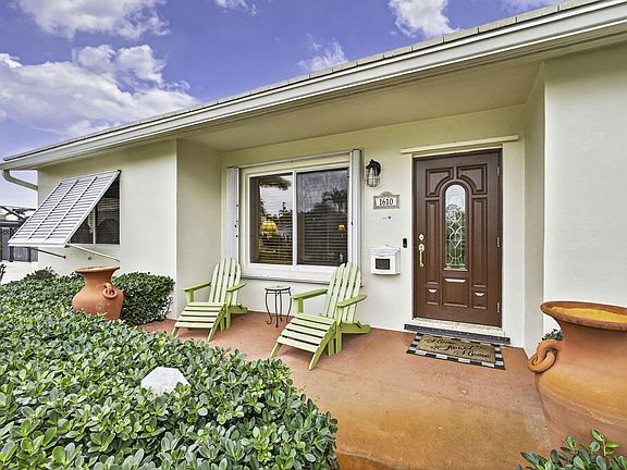3rd image of 1610 Crest Drive