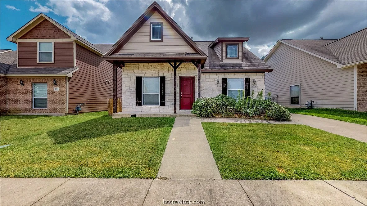 4 bed, 1774 sqft, $2,600 — Photo 1