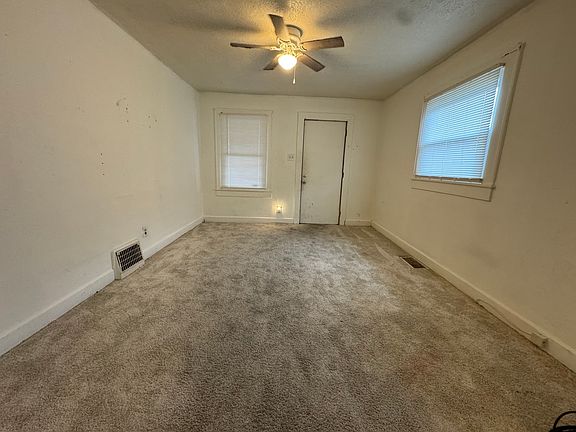 3rd image of 1476 N Grant Ave
