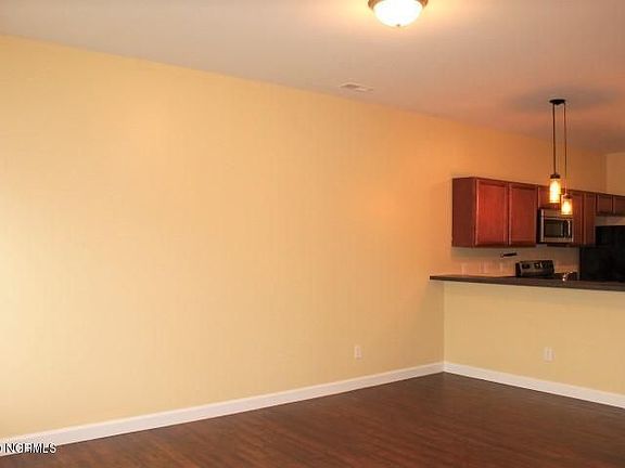 5th image of 310 Burley Dr Unit 4