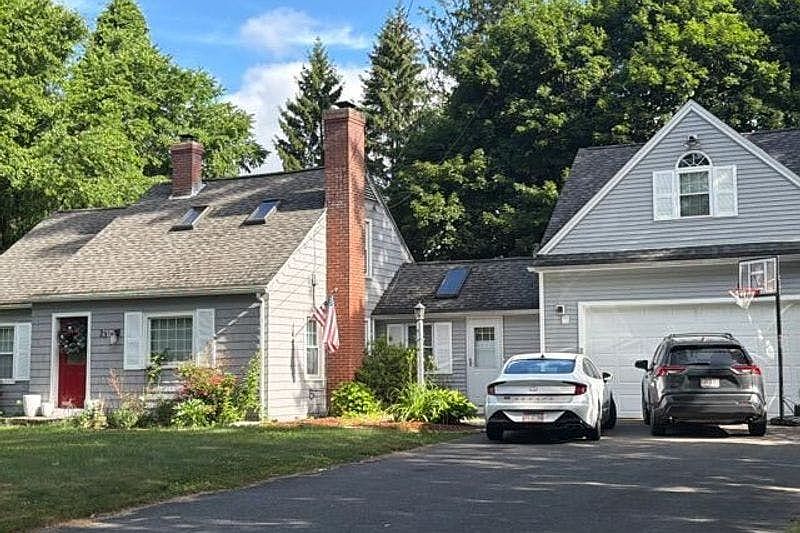 1st image of 23 Hunting Ln