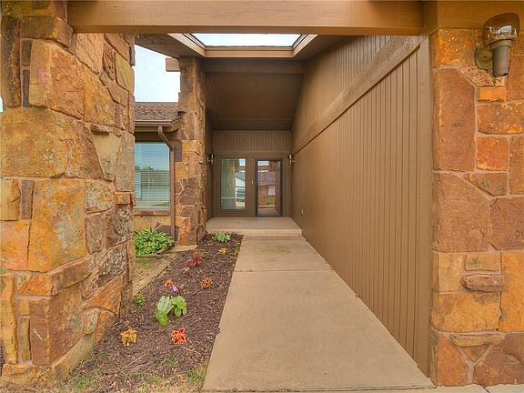 2nd image of 212 E Grand Teton Ct