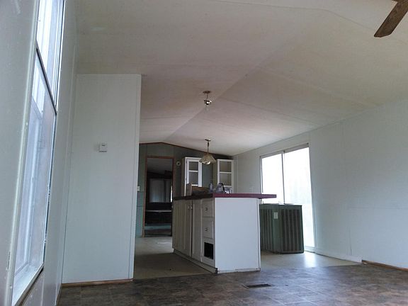 3rd image of 118 Starling Dr