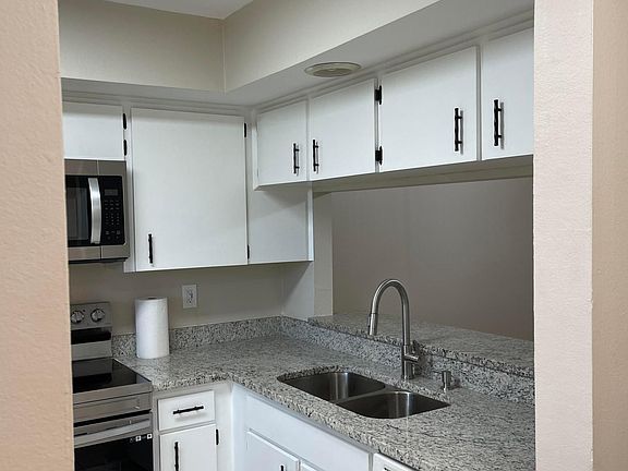 4th image of 2460 Northside Dr APT 504