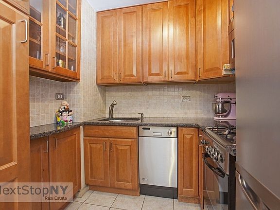 5th image of 153 E 57th St APT 7J