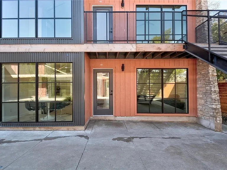400 E 30th St #204 — Photo 17