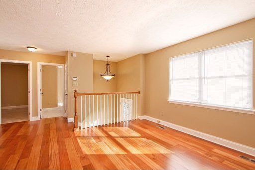 5th image of 3432 Thomas St