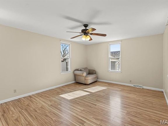 4th image of 406 Henry St