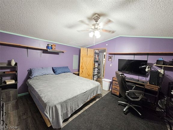 4th image of 200 S Blackwood Dr