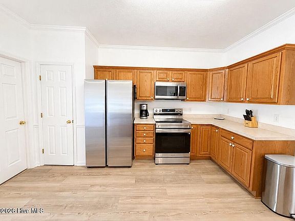4th image of 401 Fairmont Lane