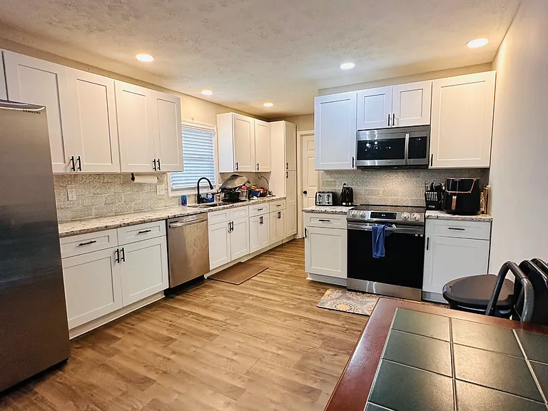 1068 Waterside Dr SE — Photo 2