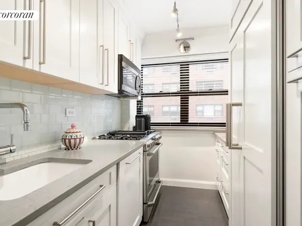 181 East 73rd Street image 3 of 6