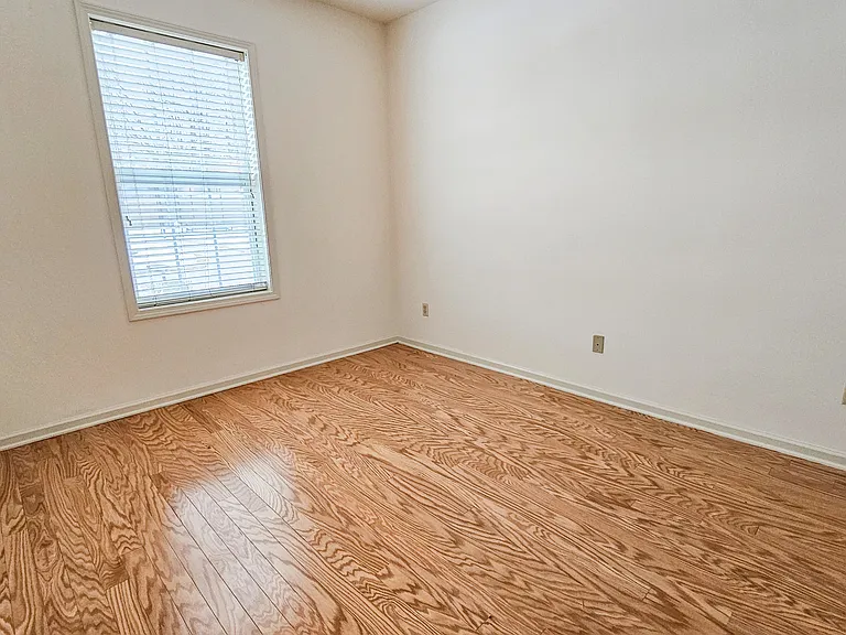 300 Canter Ct — Photo 12