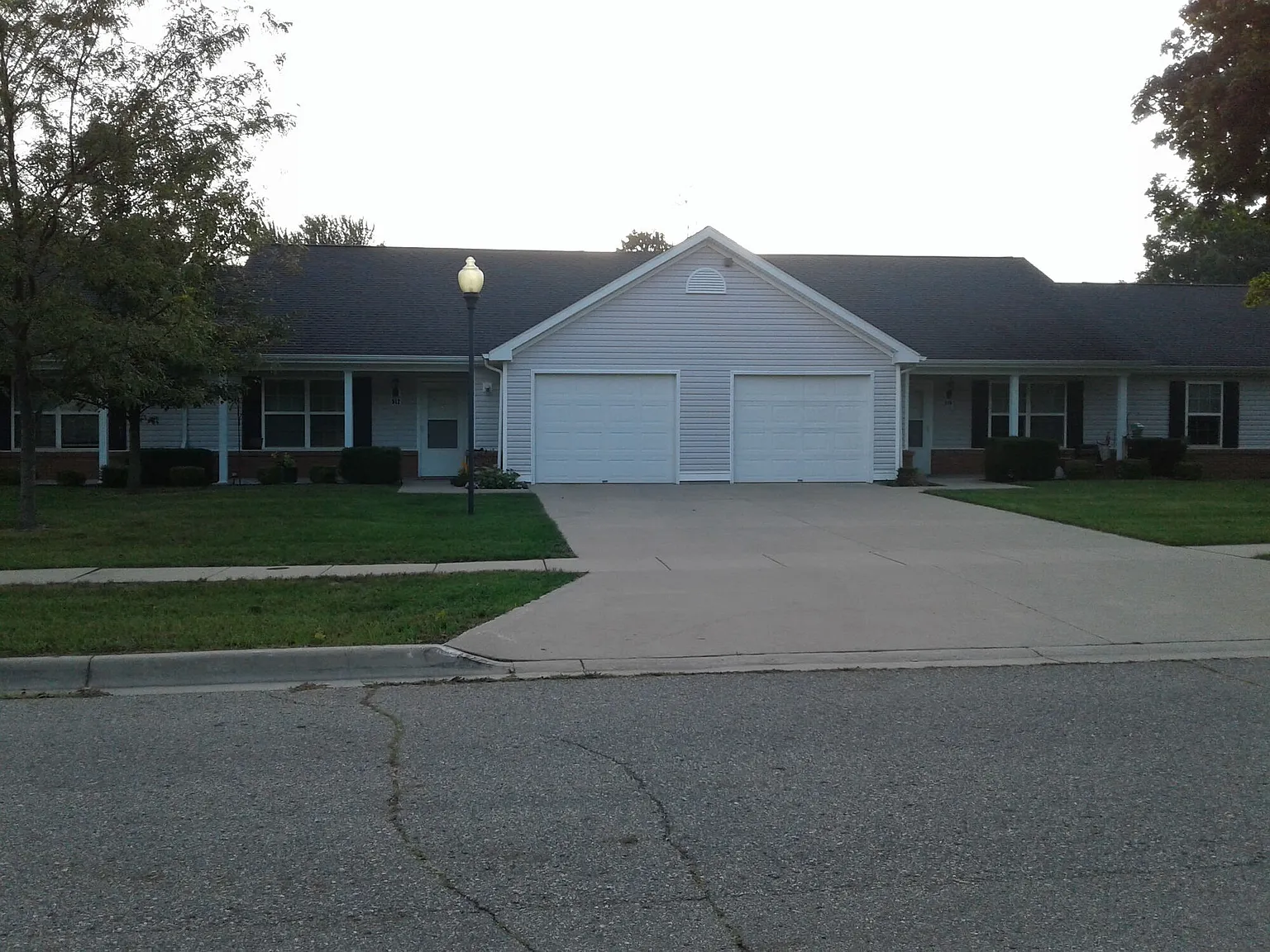 Hampton Pointe — Photo 4