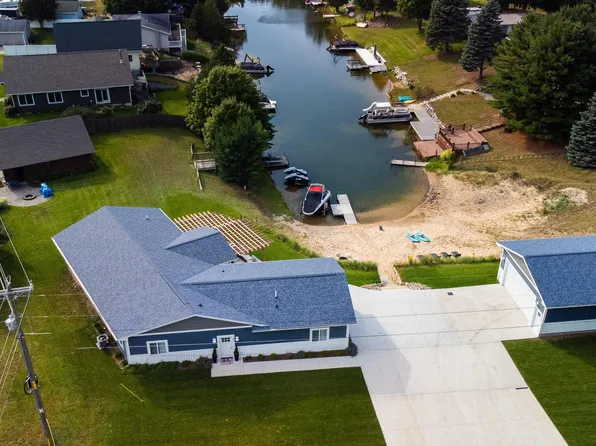 1641 N Arrowhead Rd, Mears, MI 49436