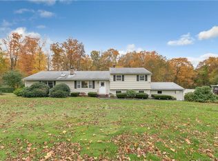 665 Elm St, Monroe, CT 06468