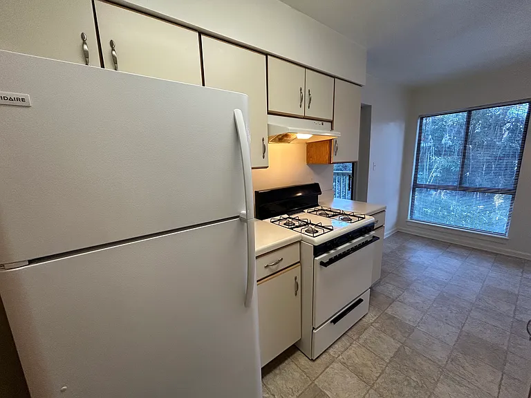 Princeton Circle West Apartments — Photo 37
