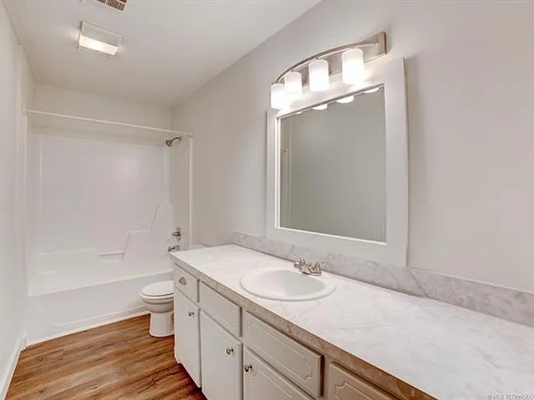 11115 S Date St — Photo 14
