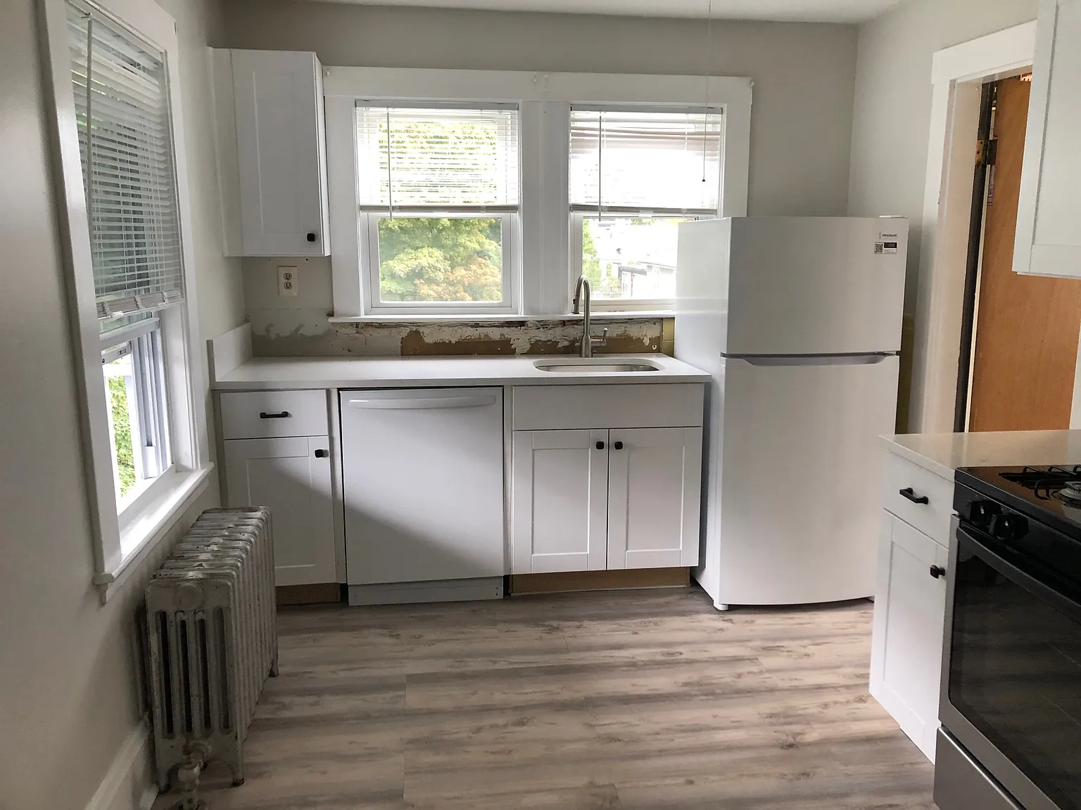 2 bed, 850 sqft, $3,300 — Photo 4