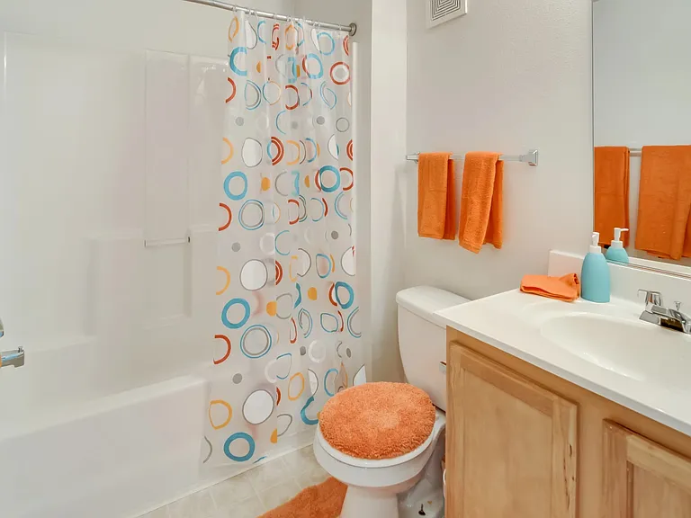 Creekpointe Apartments — Photo 9